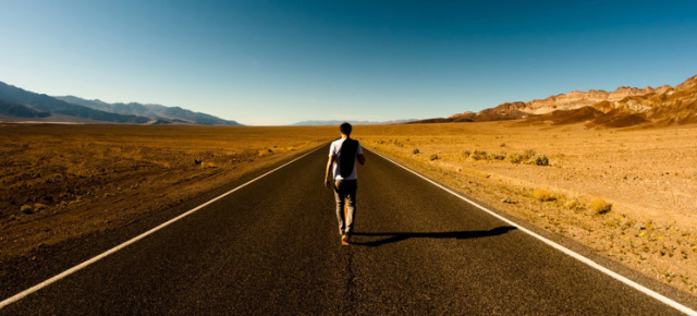 caminante-en-carretera-2